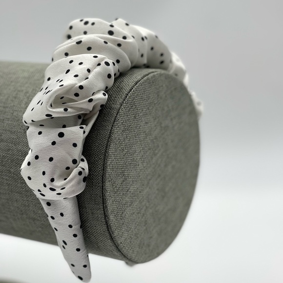 New Quality Black and White Polka dots bendable ruffle fabric satin headband - Picture 17 of 17